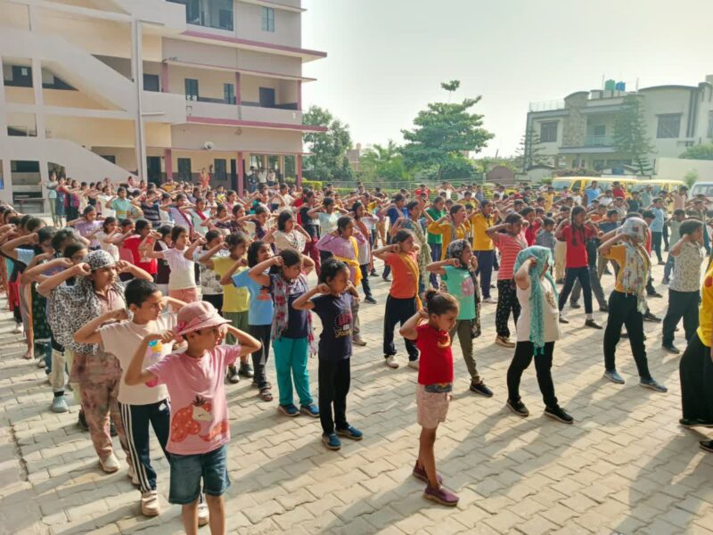जोसेफ स्कूल जिगना के 300 से अधिक बच्चों को कराया गया योगाभ्यास