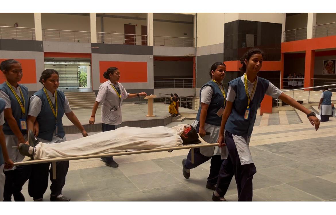 एमजीयूजी के विद्यार्थियों ने नर्सेज डे के अवसर पर आयोजित किया मॉकड्रिल