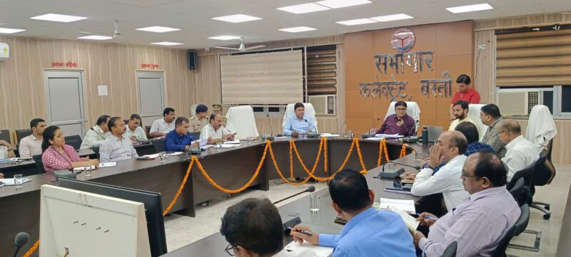 किसी भी दशा में आईजीआरएस के अन्तर्गत प्राप्त संदर्भाे को डिफाल्टर की श्रेणी में न जाने दें : जिलाधिकारी