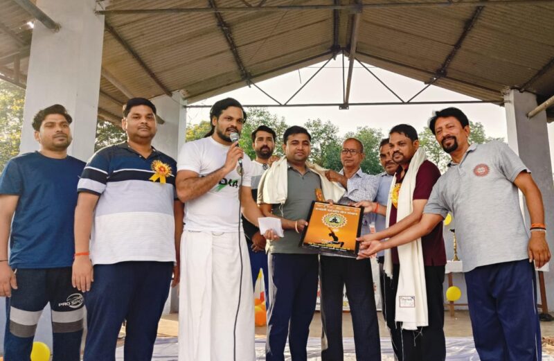 योग को दिनचर्या बनाने की जरूरत है : रमेश सिंह