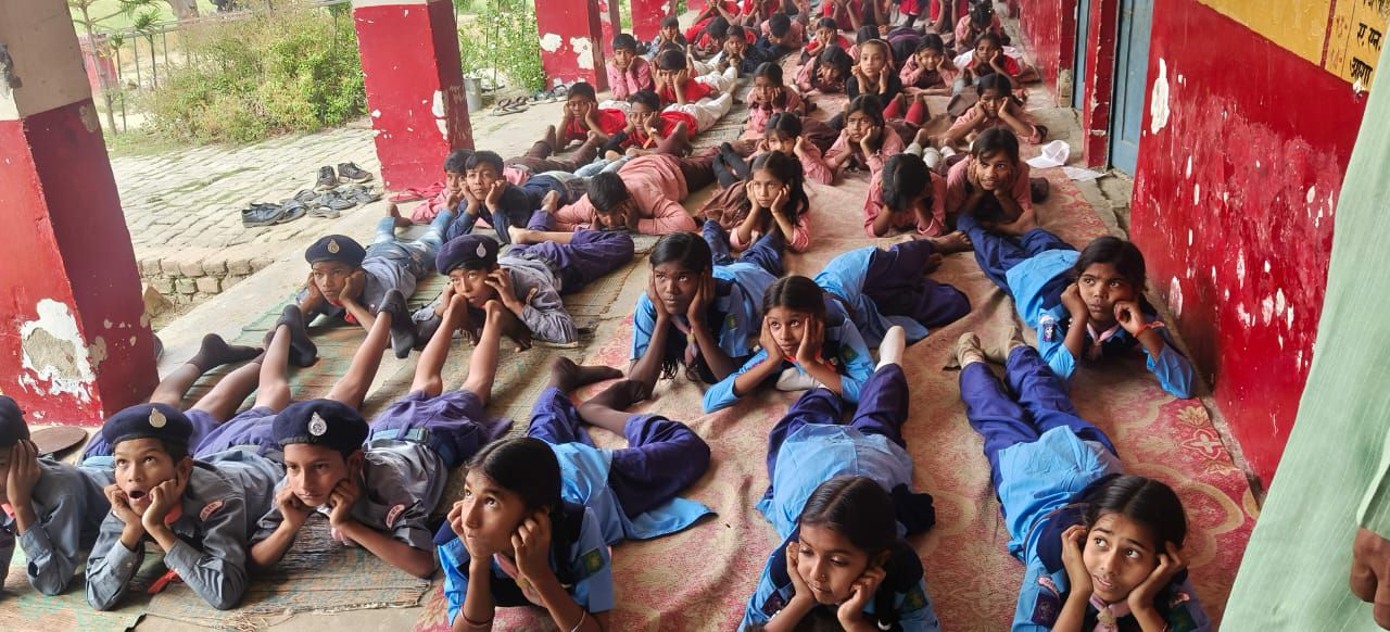 माध्यमिक विद्यालय में आपातकाल की स्थिति में क्या करें? कैसे करें? की जानकारी दी गई