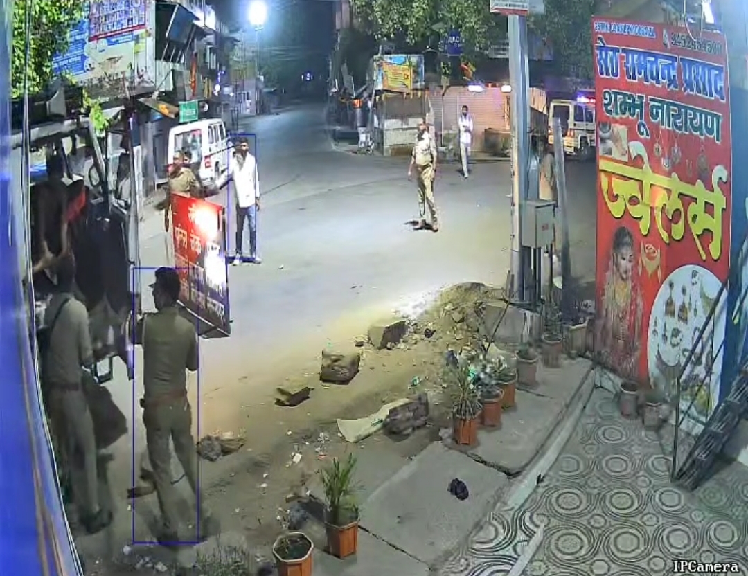 डीसीएम चालक की पुलिस द्वारा पिटाई का वीडियो वायरल 