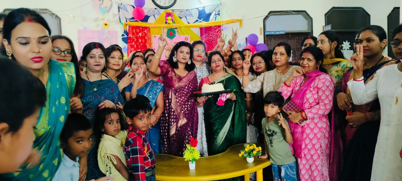 विद्यालय ने धूमधाम से मनाया मदर्स डे