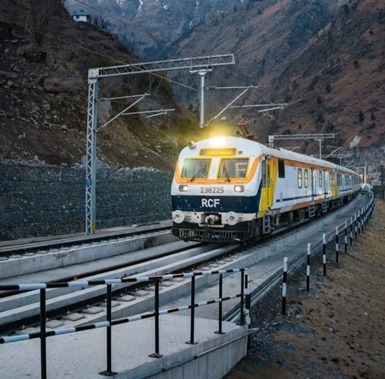 भारत की प्रगति के प्रतीक ‘USBRL के स्टेशन’