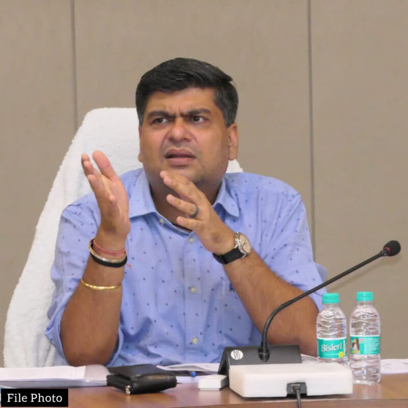 सभी निर्माणाधीन कार्यों को यथाशीघ्र समय सीमा के अन्तर्गत पूर्ण करें : मंडलायुक्त