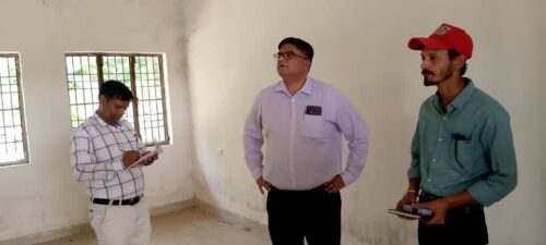 डीएम ने निर्माणाधीन कम्प्यूटर प्रयोगशाला कक्ष का किया आकस्मिक निरीक्षण
