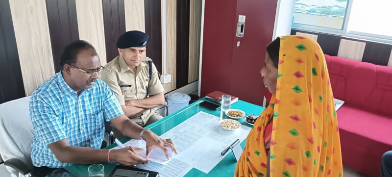 तय समयसीमा व नियमानुसार शिकायतों को निस्तारित करें : जिलाधिकारी