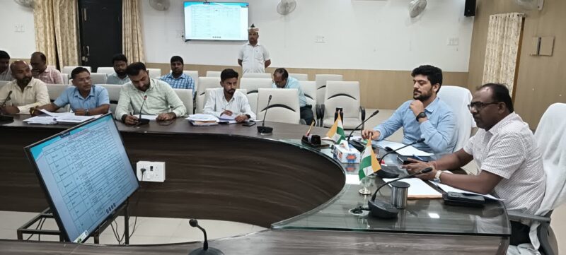 पूर्ण परियोजनाओं में जल्द से जल्द नियमित जलापूर्ति सुनिश्चित करें : जिलाधिकारी