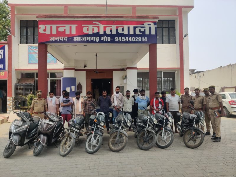 जुआ खेलने वाले 13 नफर अभियुक्त 13,170 रू मालफड़ व 15 मोबाईल फोन के साथ गिरफ्तार