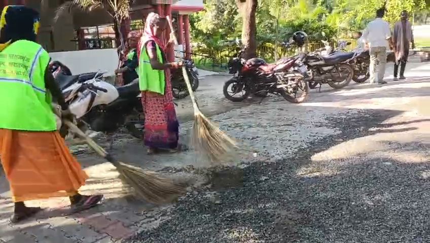 सड़क रिन्यूअल में पीडब्ल्यूडी विभाग का भ्रष्टाचार हुआ उजागर 