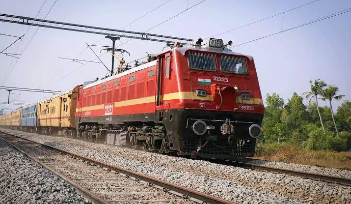 विशेष गाड़ियों में बर्थ/सीट की उपलब्धता निम्नवत रहेगा