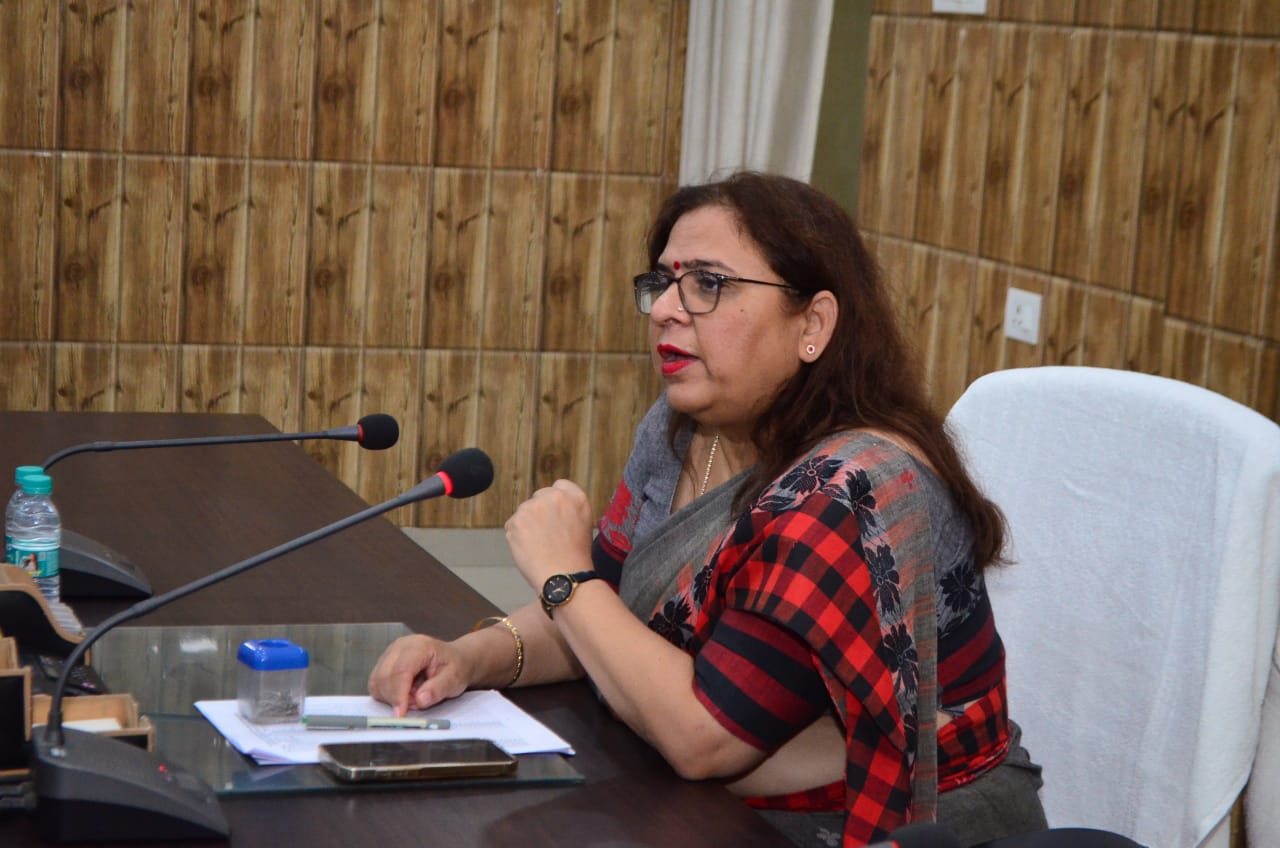 परीक्षा की गरिमा एवं निष्पक्षता को बनाए रखने के लिए हर स्तर पर सतर्कता बरती जाए : कुलपति