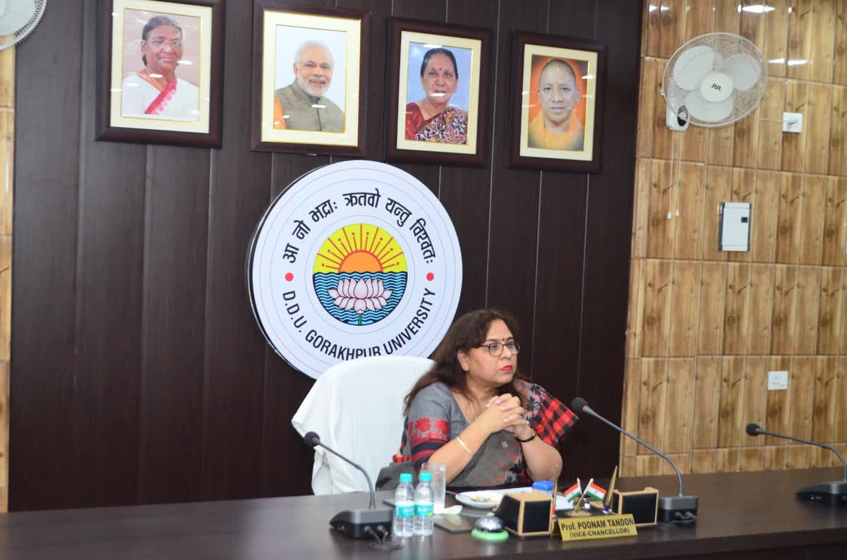 इंटर्नशिप तथा प्रोजेक्ट वर्क का मूल्यांकन कार्य नियत समय में अनिवार्य रूप से पूर्ण करें : कुलपति