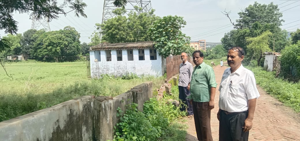 रात्रि में पुलिस पेट्रोलिंग के बाद भी चोरो के हौसले बुलंद, विद्यालय परिसर की चोरी हुई रेलिंग 