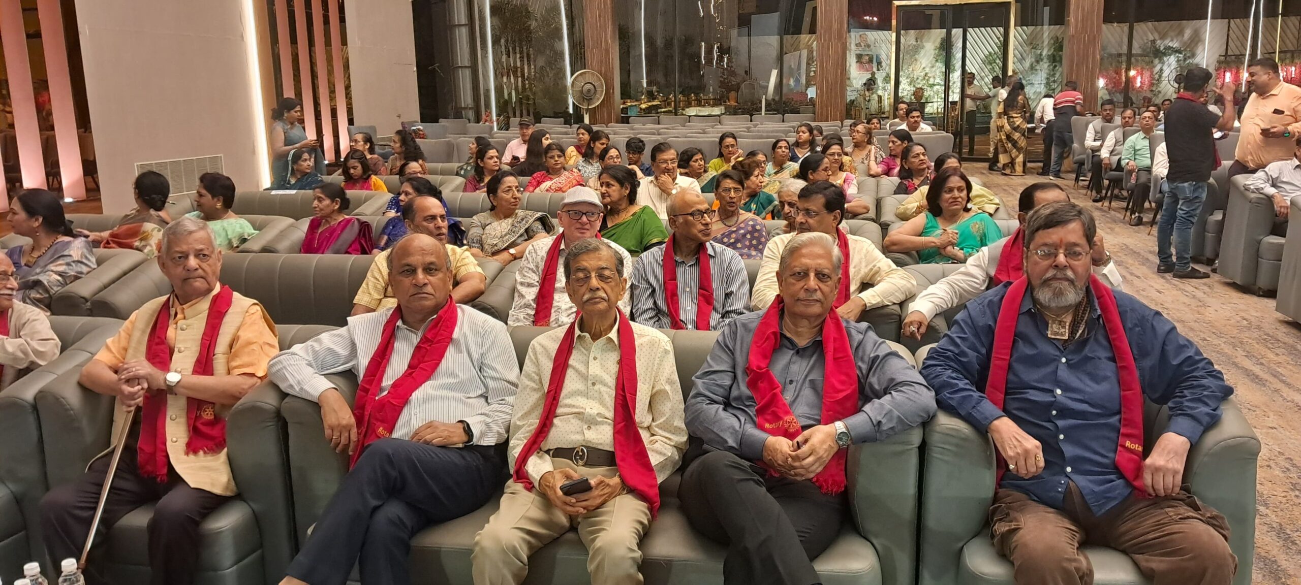 रोटरी क्लब गोरखपुर का 80वां पद ग्रहण समारोह भव्यता से सम्पन्न
