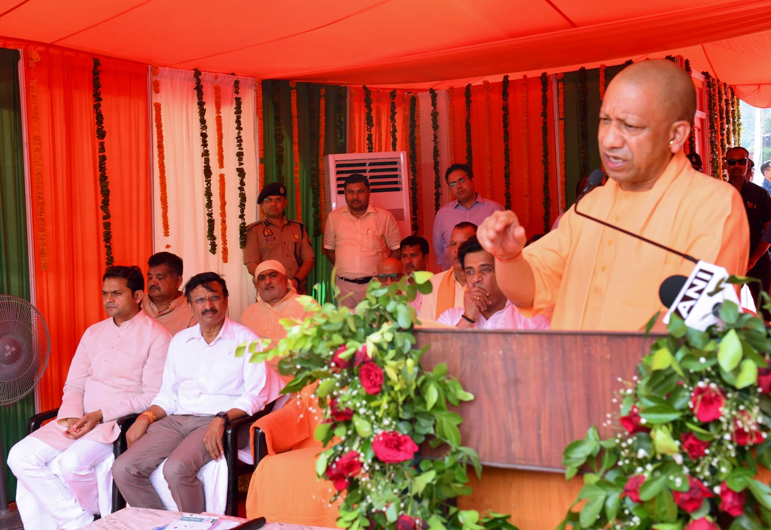 जयप्रकाश नारायण ने भारत-भारतीयता और जीवन मूल्यों के लिए आगे बढ़ाया था अपना जीवनः सीएम योगी