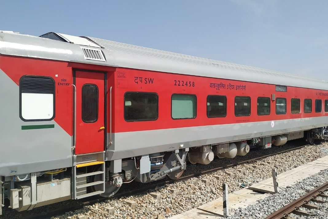 आधुनिक एल.एच.बी. रेक से बदलाव अगले आदेश तक स्थगित