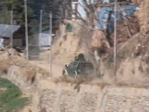 जम्मू-कश्मीर के किश्तवाड़ में सुरक्षाबलों की आतंकियों से मुठभेड़:जैश के 3 टेररिस्ट घिरे; 18 दिन पहले भी एक आतंकी मार गिराया था