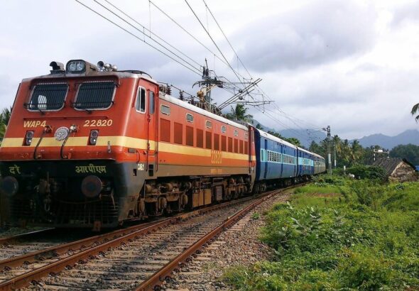 विशेष गाड़ियों में सीट की उपलब्धता