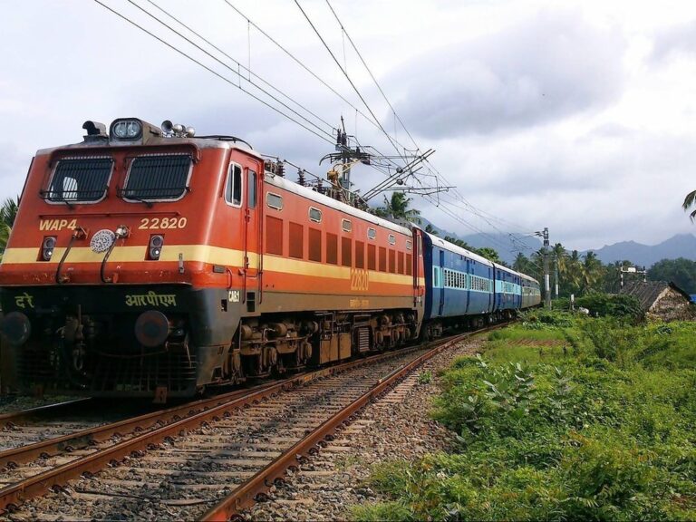 विशेष गाड़ियों में सीट की उपलब्धता