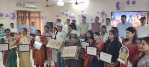 मेधावी छात्राओं को किया गया सम्मानित, दो बालिकाओं को मिला लैपटॉप