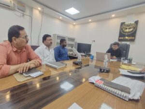 डीएम ने तेल कंपनियों के अधिकारियों के साथ की बैठक, दिये निर्देश 