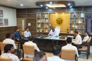 जनपद में कहीं भी डीजल-पेट्रोल या गैस की कोई किल्लत नहीं है : डीएम 