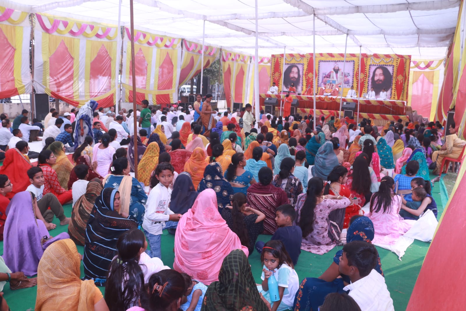 गोरखपुर आश्रम में मासिक आध्यात्मिक सत्संग, होली के आध्यात्मिक स्वरूप पर हुआ चिंतन