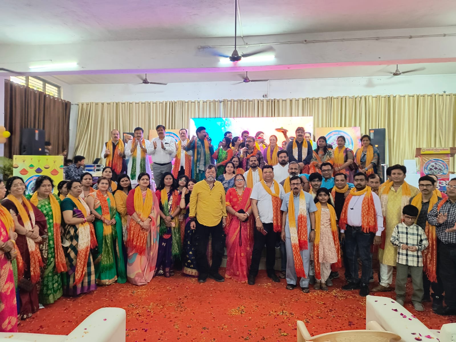 फूलों की होली, फाग गीत और लोकसंस्कृति की सुगंध से सराबोर रहा “फगुआ पर जुटान” कार्यक्रम