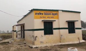 विद्यालय में शिक्षकों की देरी से आने की समस्या