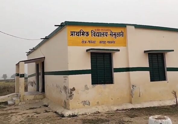 विद्यालय में शिक्षकों की देरी से आने की समस्या